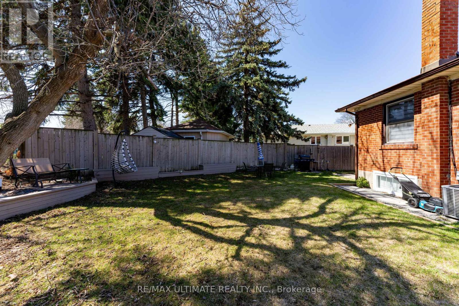 21 Benway Drive, Toronto, Ontario  M9W 1Z2 - Photo 11 - W12973754