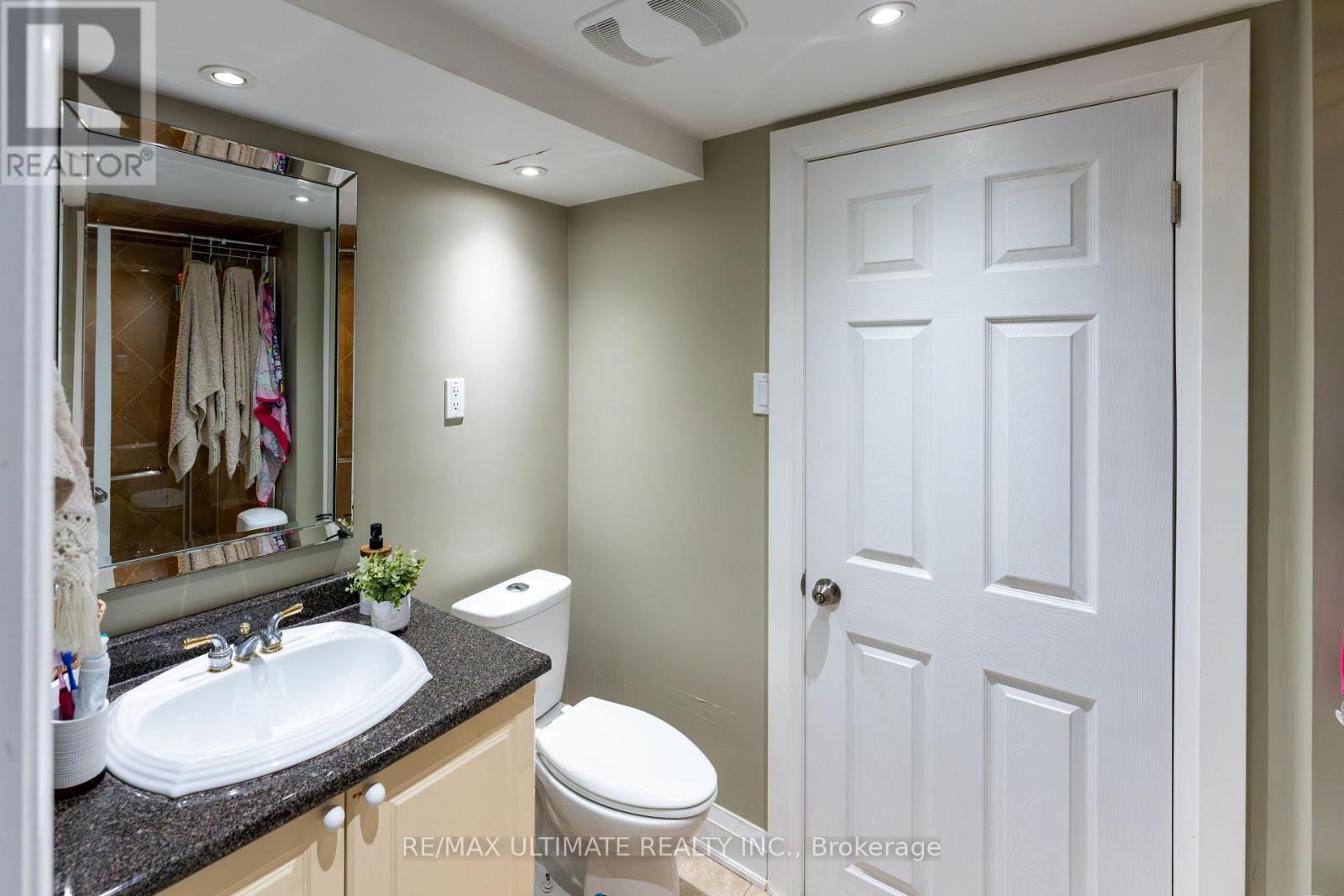 21 Benway Drive, Toronto, Ontario  M9W 1Z2 - Photo 42 - W12973754