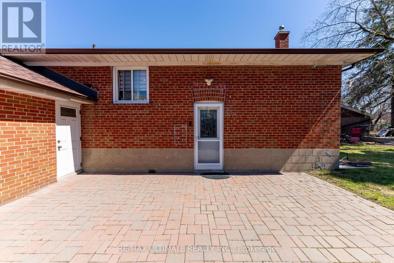 21 Benway Drive, Toronto, Ontario  M9W 1Z2 - Photo 6 - W12973754