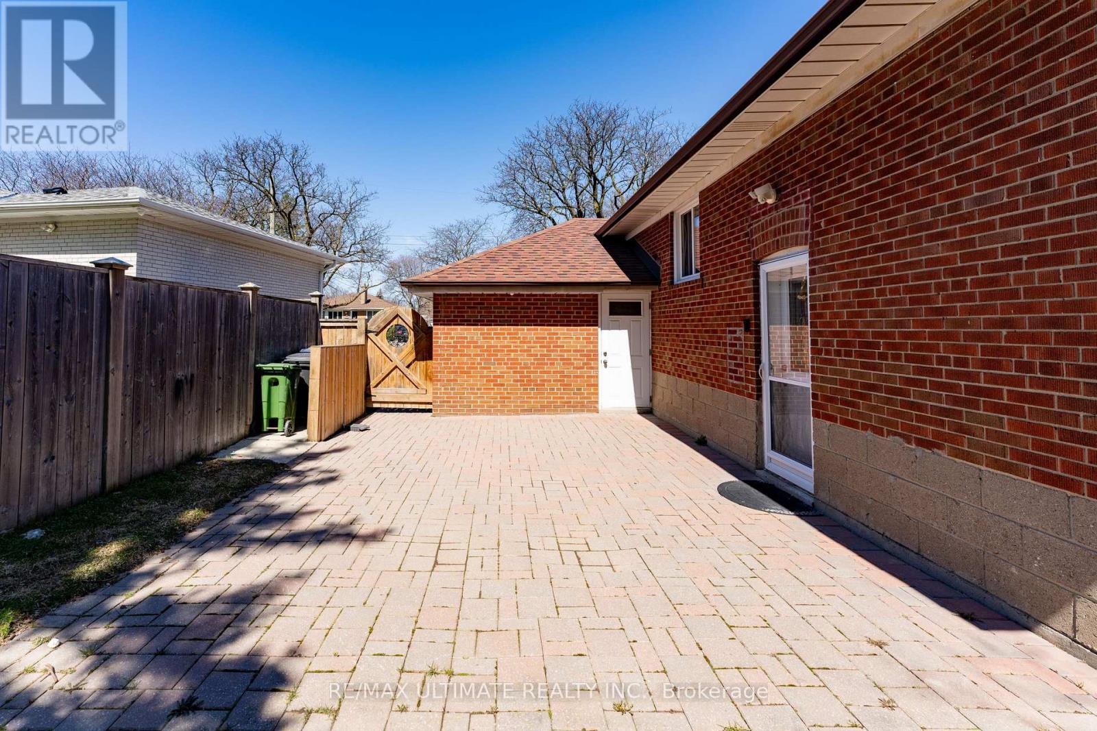 21 Benway Drive, Toronto, Ontario  M9W 1Z2 - Photo 8 - W12973754