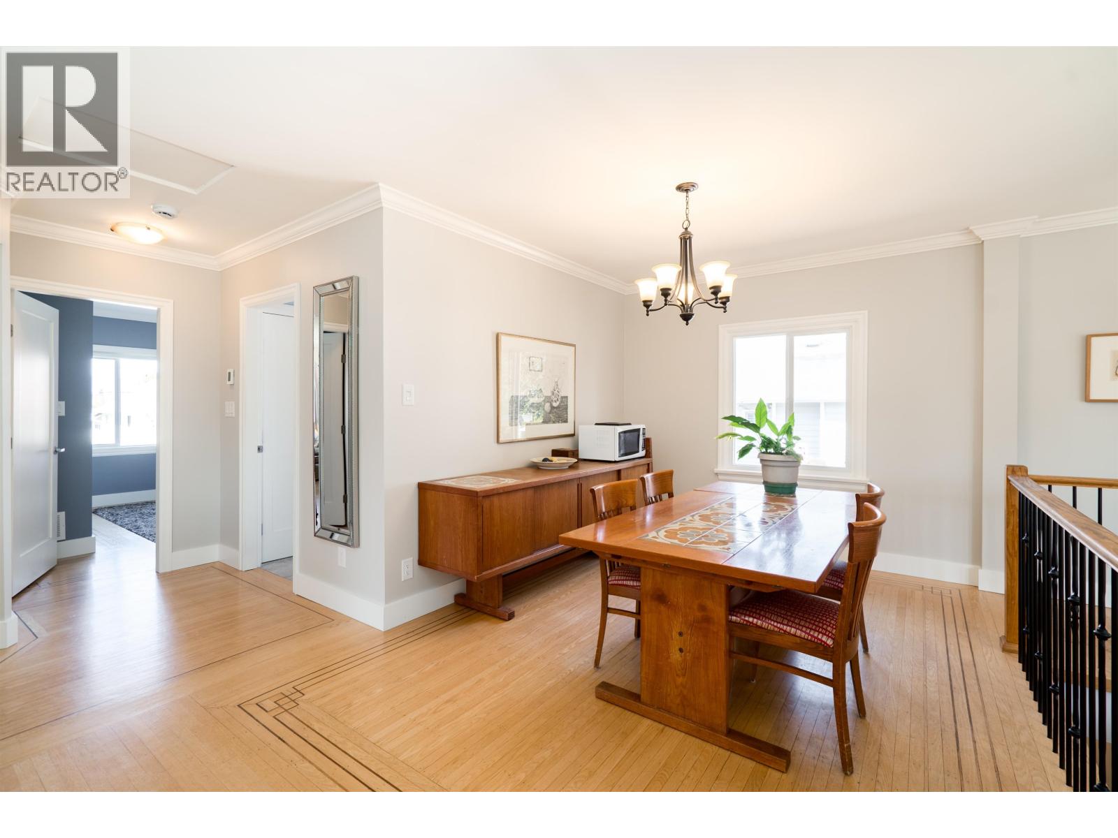 310 Seventh Avenue, New Westminster, British Columbia  V3L 1W5 - Photo 3 - R3110560