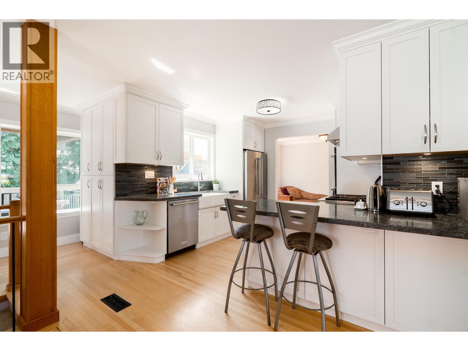 310 Seventh Avenue, New Westminster, British Columbia  V3L 1W5 - Photo 7 - R3110560