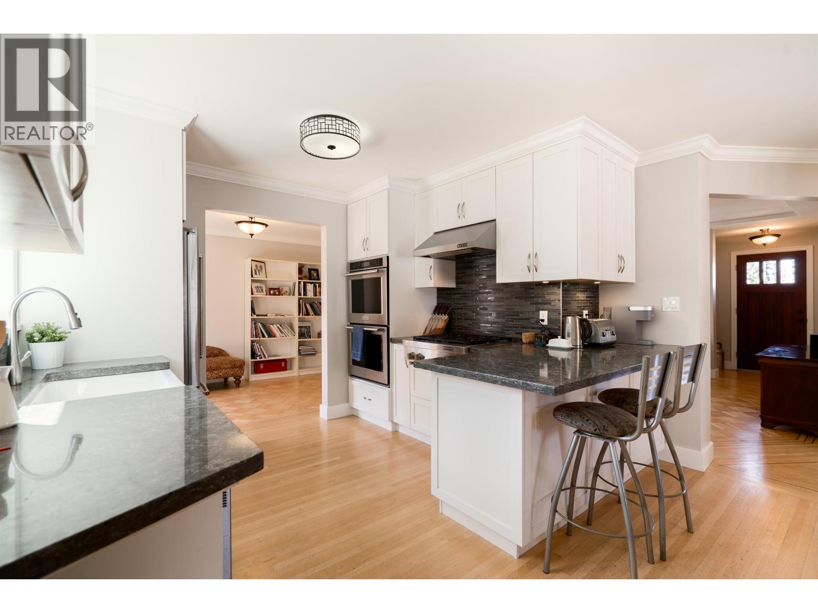 310 Seventh Avenue, New Westminster, British Columbia  V3L 1W5 - Photo 8 - R3110560