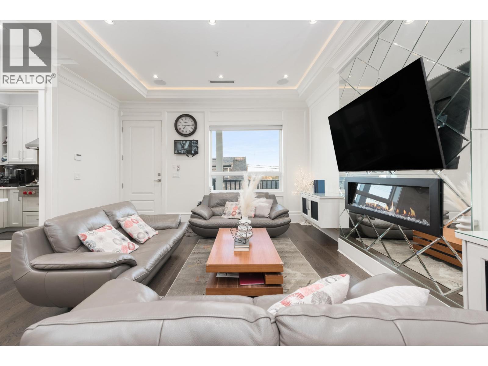 104 E 62 Avenue, Vancouver, British Columbia V5X 2E6 - Photo 10 - R3110564