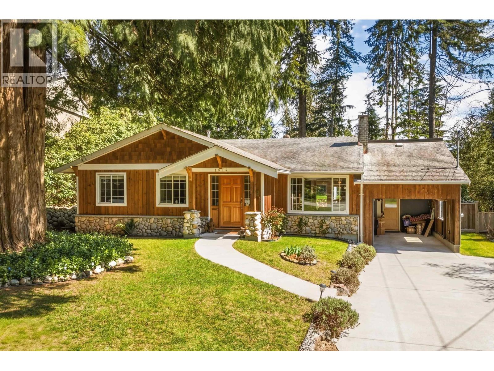 1874 APPIN ROAD, North Vancouver, British Columbia