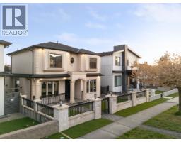 <div class="price">$2,750,000</div> 460 E 60th Avenue, Vancouver<br><div style="margin-bottom:8px;"><small>RE/MAX Select Realty</small></div><div class='bed_bath'>7 Bed | 9 Bath</div>