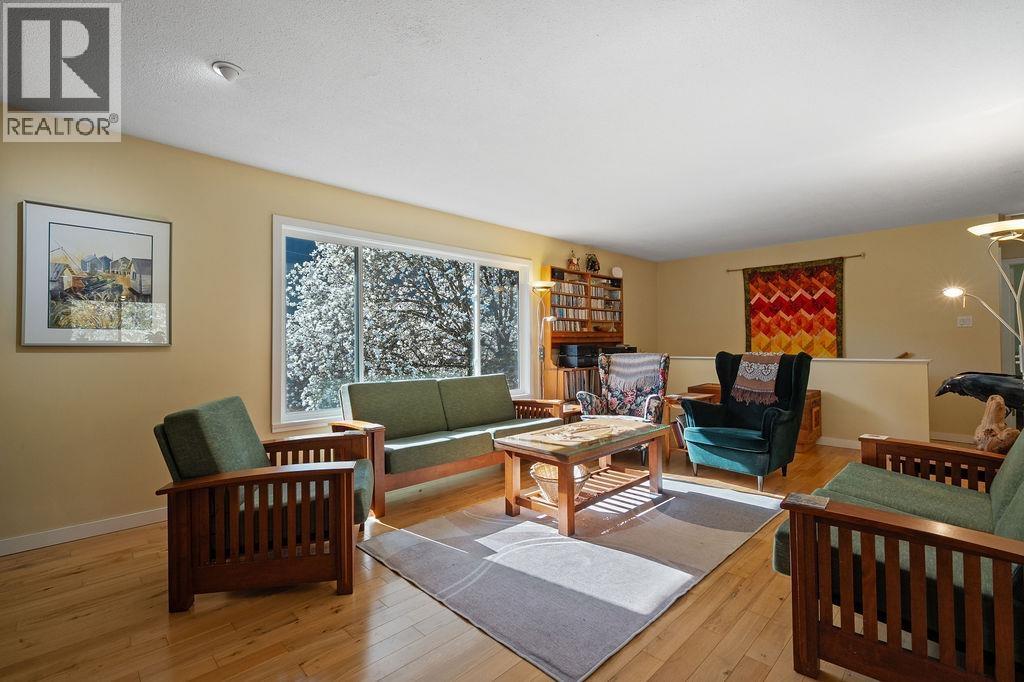 38127 Westway Avenue, Squamish, British Columbia  V8B 0X6 - Photo 10 - R3110595