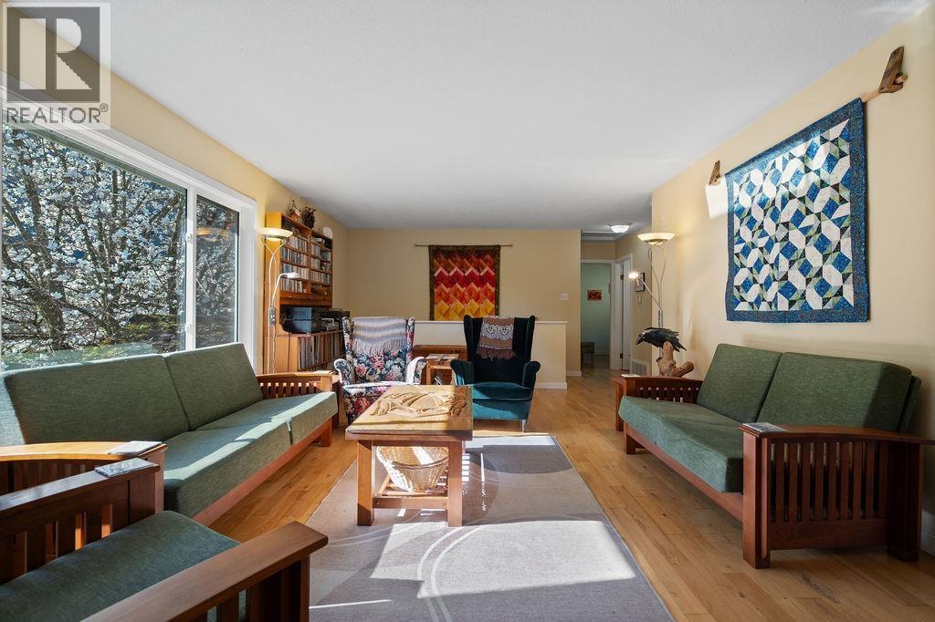 38127 Westway Avenue, Squamish, British Columbia  V8B 0X6 - Photo 11 - R3110595