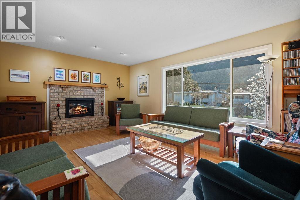 38127 Westway Avenue, Squamish, British Columbia  V8B 0X6 - Photo 12 - R3110595