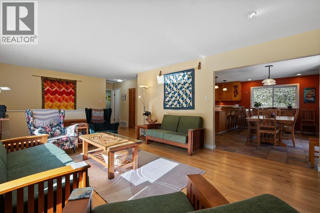 38127 Westway Avenue, Squamish, British Columbia  V8B 0X6 - Photo 14 - R3110595