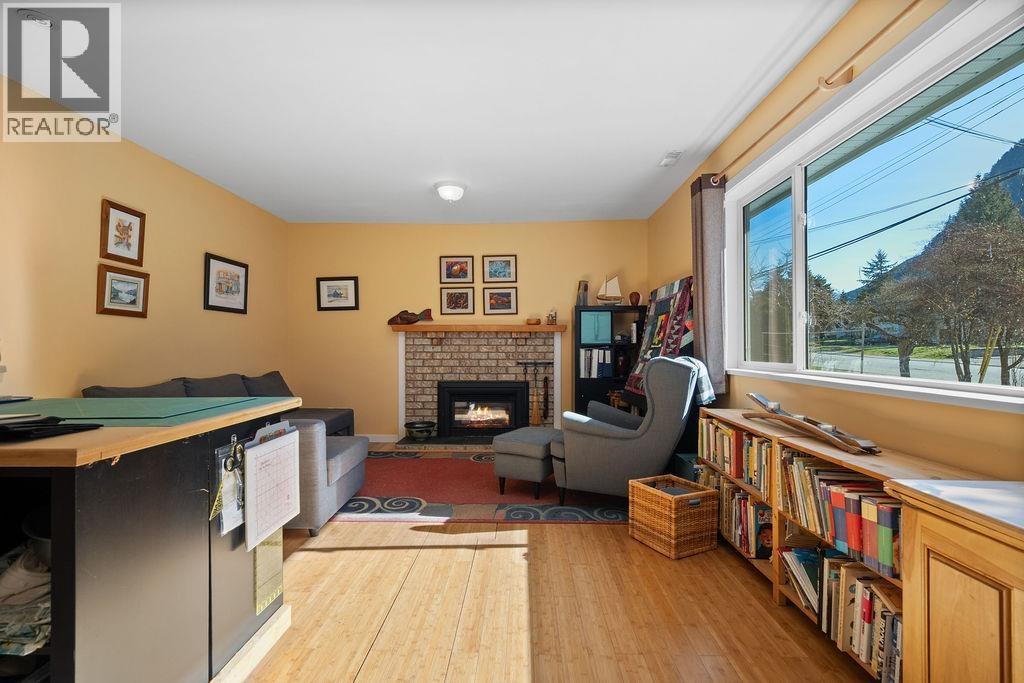 38127 Westway Avenue, Squamish, British Columbia  V8B 0X6 - Photo 28 - R3110595