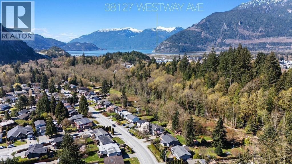 38127 Westway Avenue, Squamish, British Columbia  V8B 0X6 - Photo 4 - R3110595