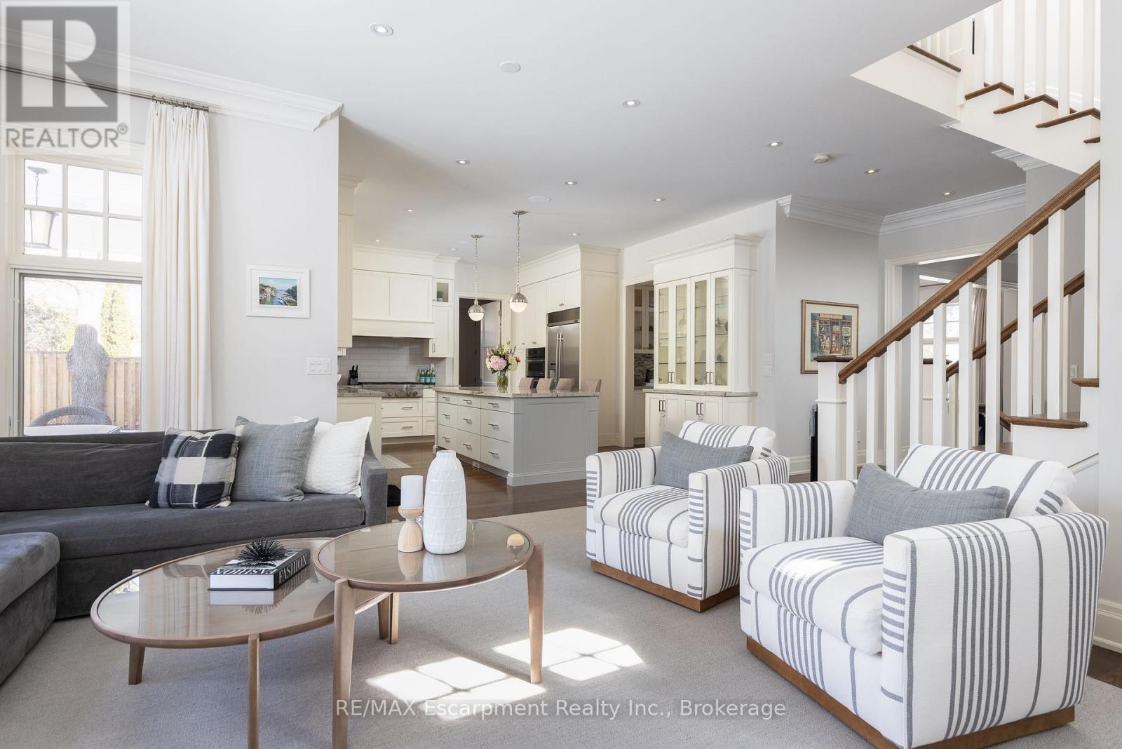 2469 Applewood Drive, Oakville, Ontario  L6L 1V7 - Photo 10 - W12823556