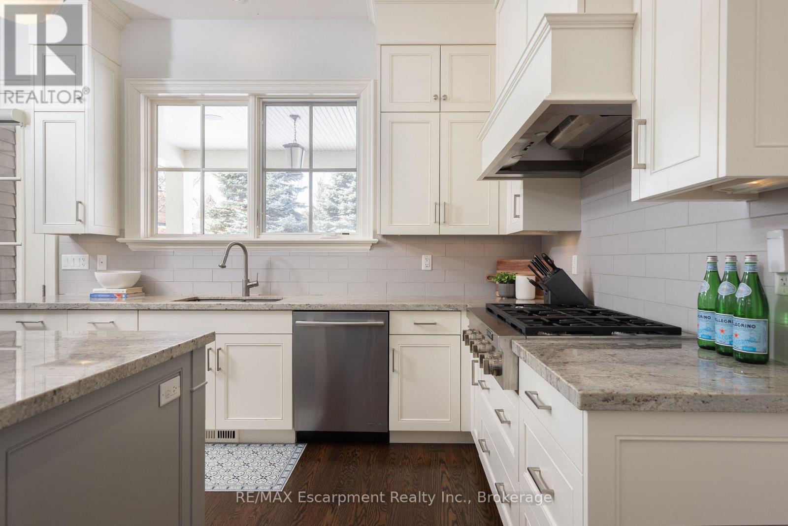 2469 Applewood Drive, Oakville, Ontario  L6L 1V7 - Photo 13 - W12823556