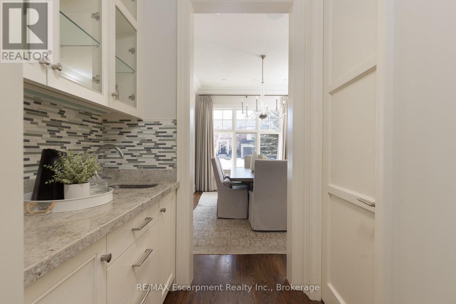 2469 Applewood Drive, Oakville, Ontario  L6L 1V7 - Photo 18 - W12823556