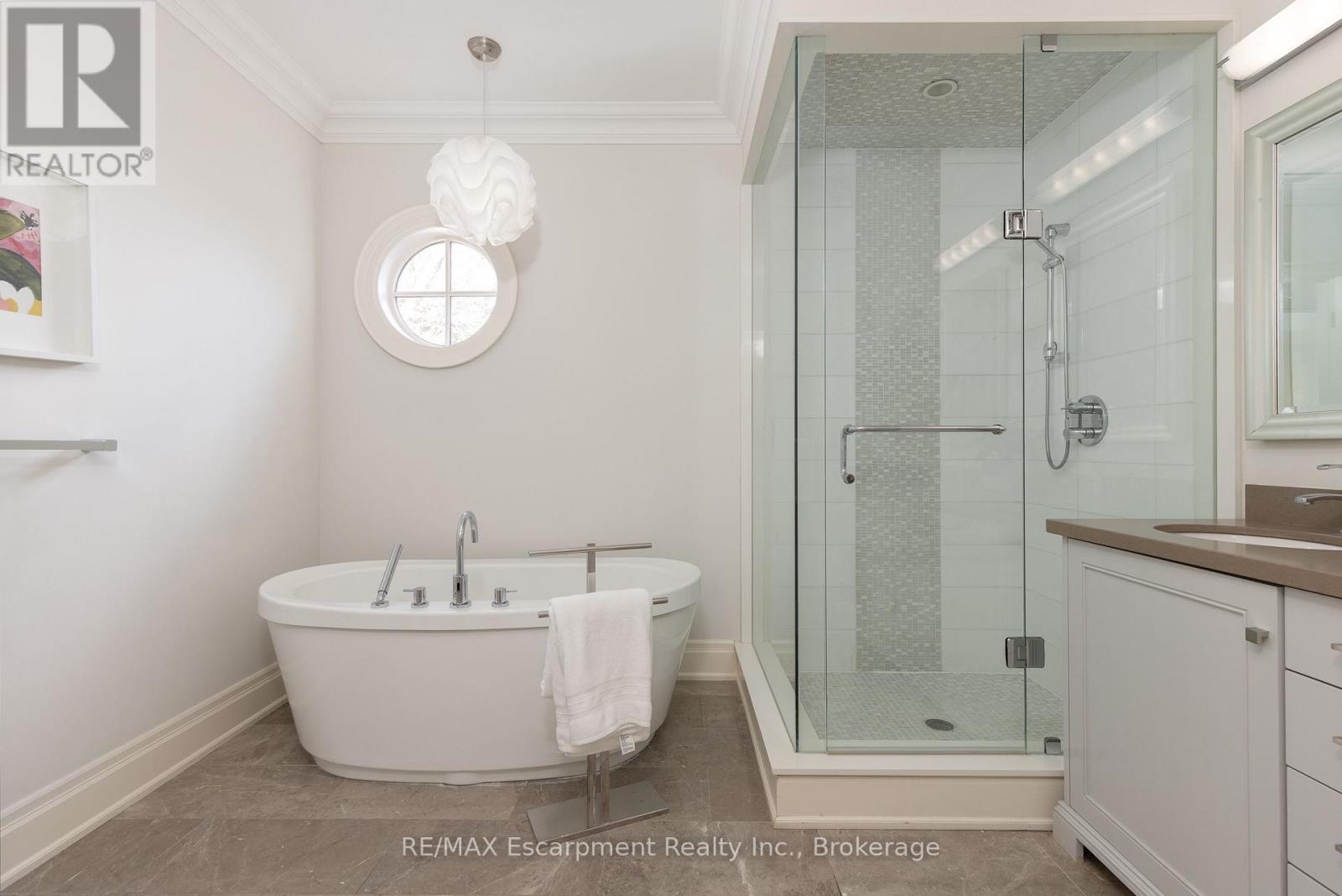 2469 Applewood Drive, Oakville, Ontario  L6L 1V7 - Photo 25 - W12823556