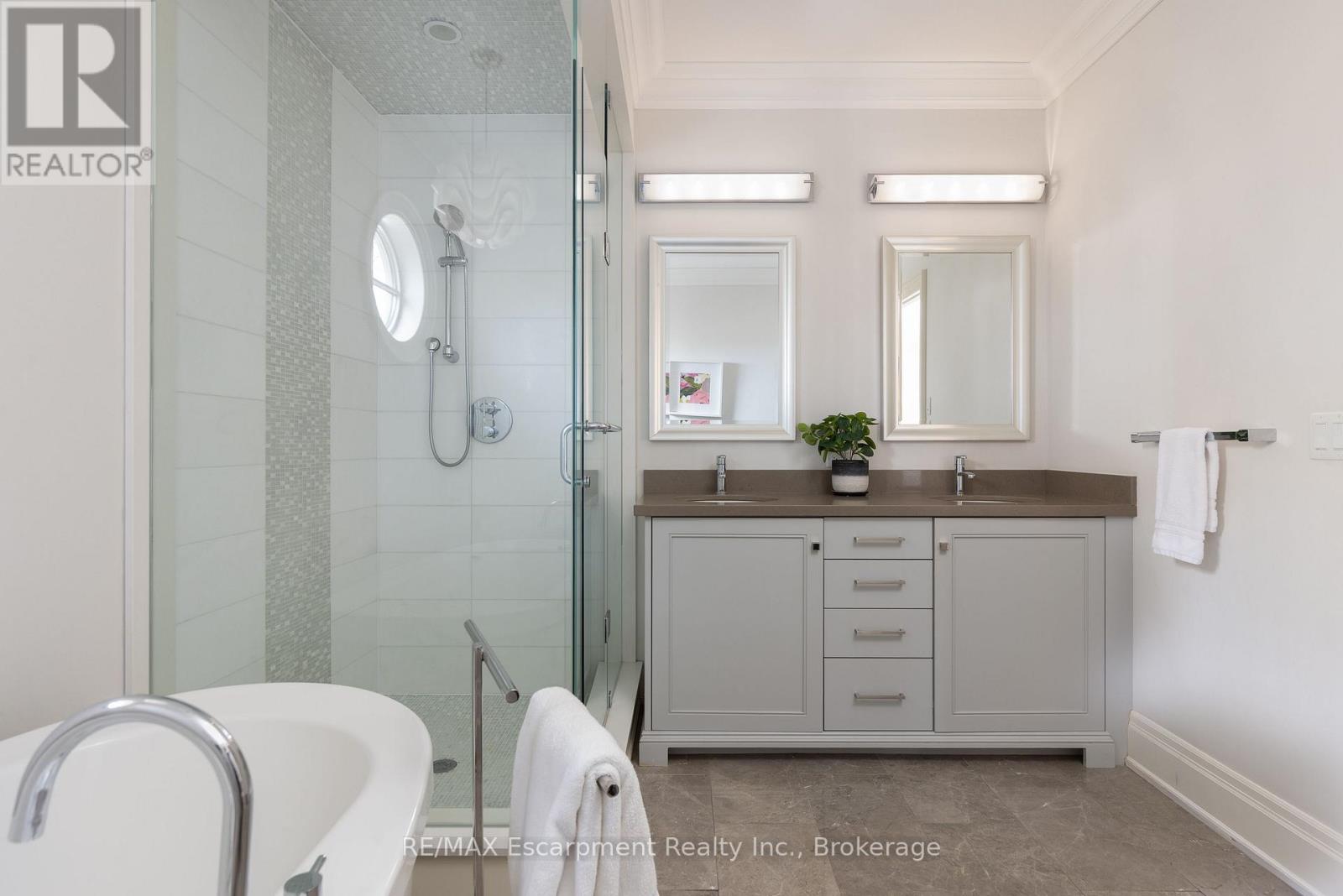 2469 Applewood Drive, Oakville, Ontario  L6L 1V7 - Photo 26 - W12823556