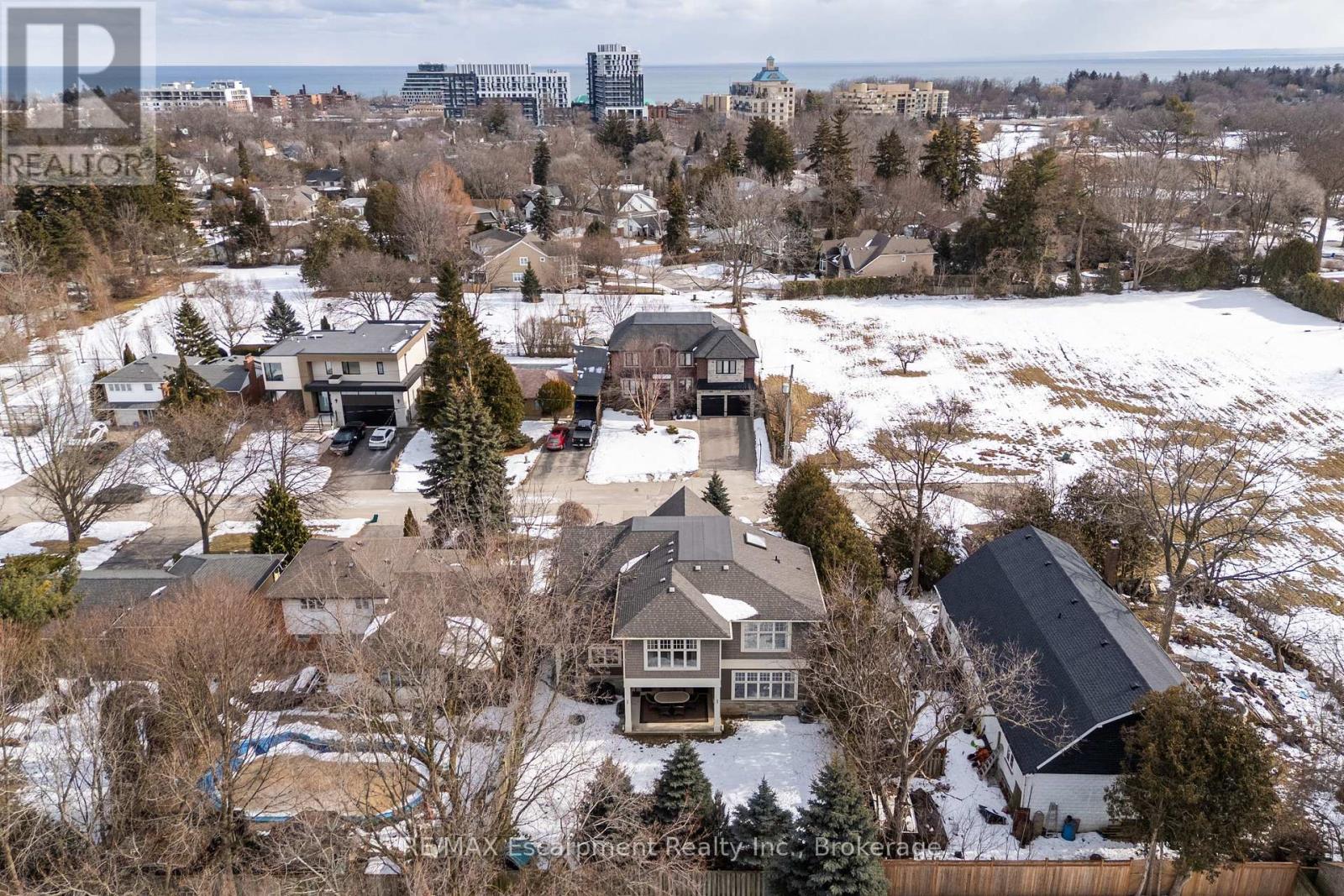 2469 Applewood Drive, Oakville, Ontario  L6L 1V7 - Photo 44 - W12823556