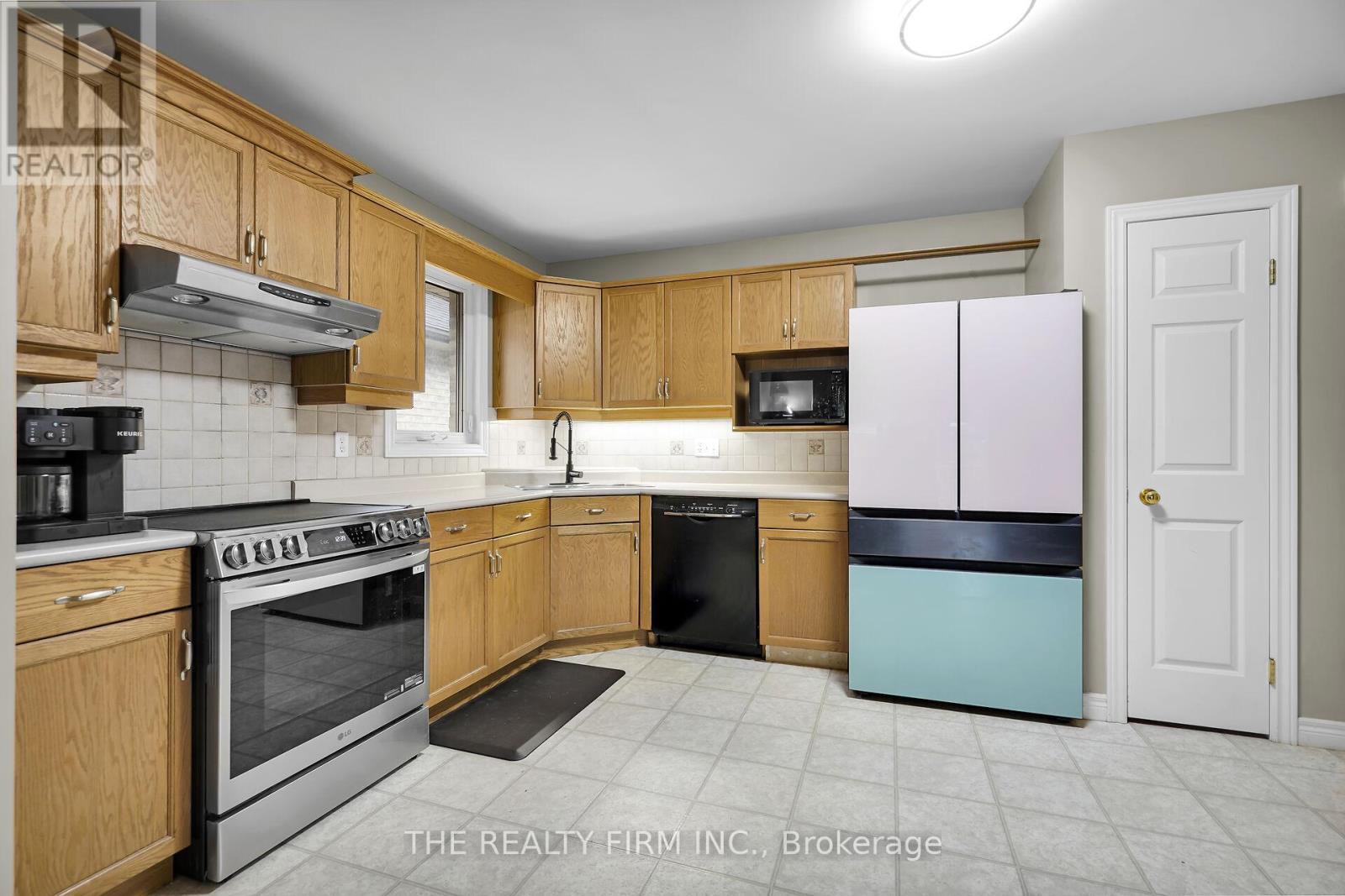 17 - 20 Windemere Place, St. Thomas, Ontario  N5R 6H6 - Photo 8 - X12992840