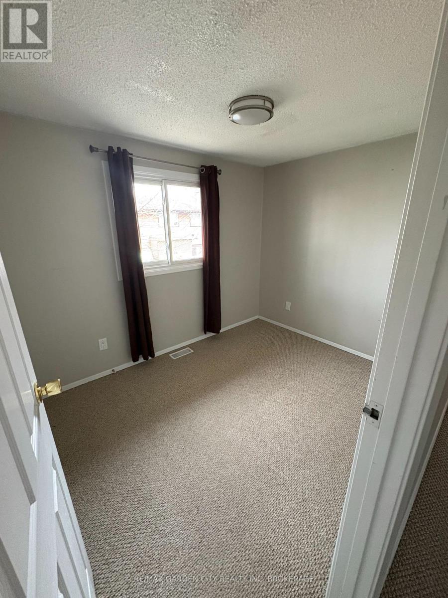 3 Tara Crescent, Thorold, Ontario L2V 4M1 - Photo 17 - X12854222