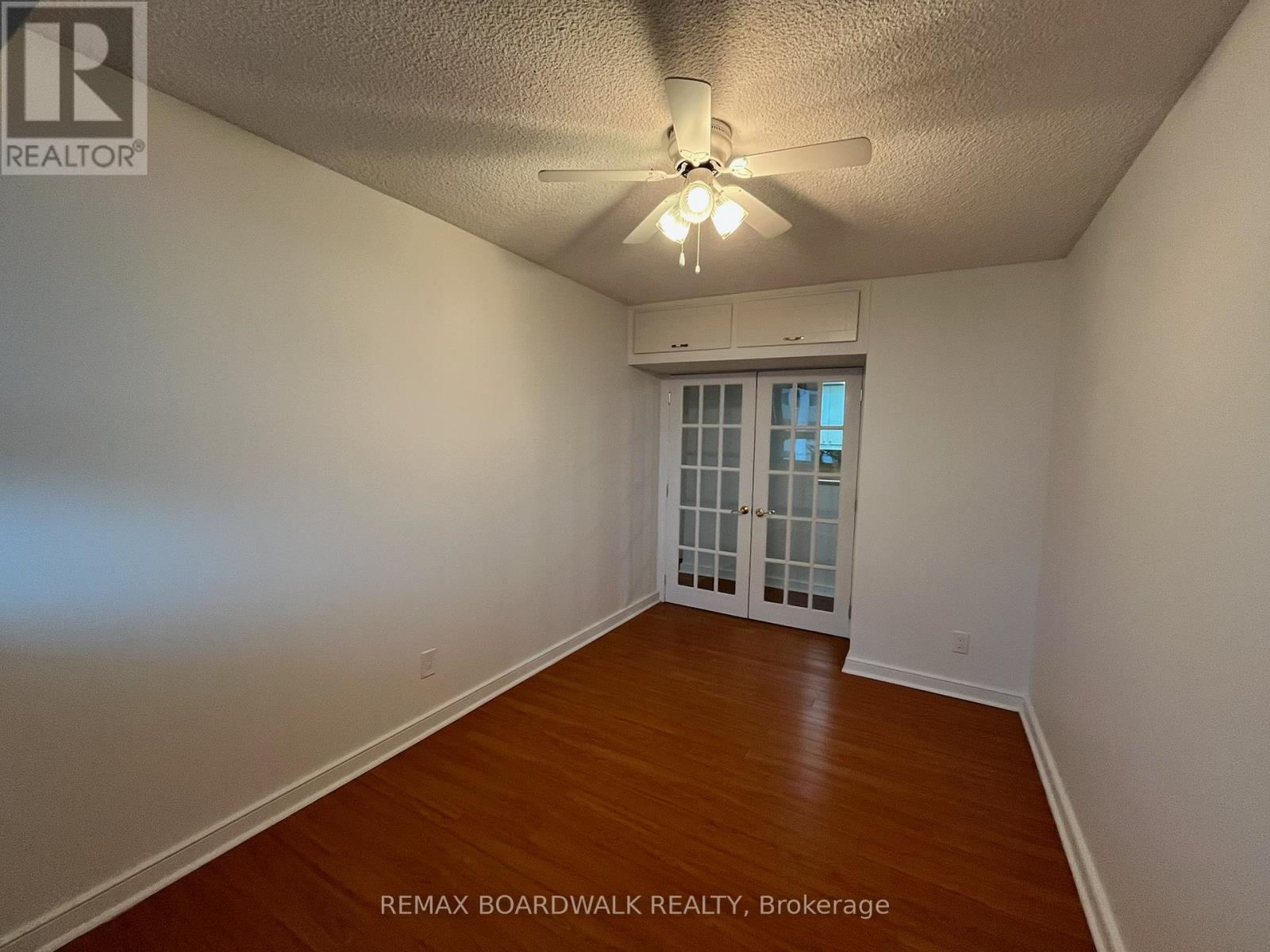 403 - 555 Brittany Drive, Ottawa, Ontario K1K 4C5 - Photo 13 - X12992848