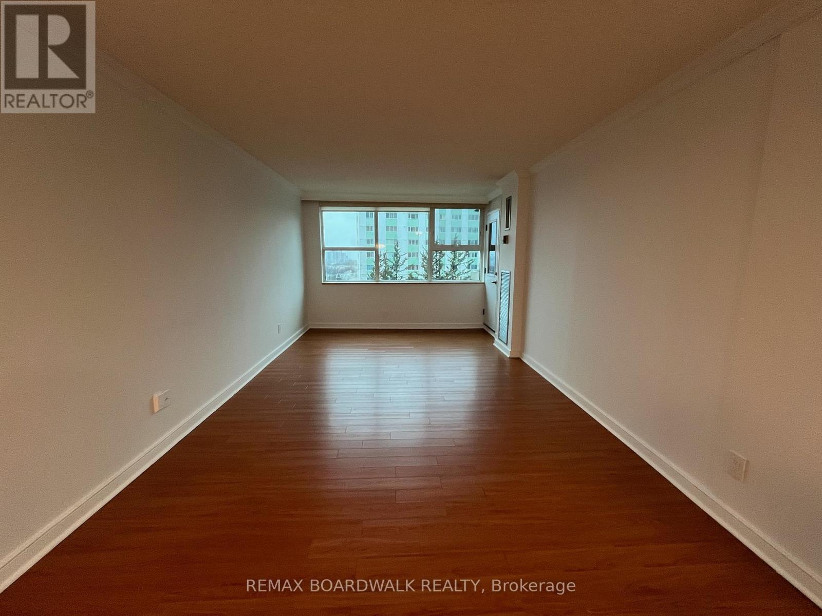 403 - 555 Brittany Drive, Ottawa, Ontario K1K 4C5 - Photo 6 - X12992848