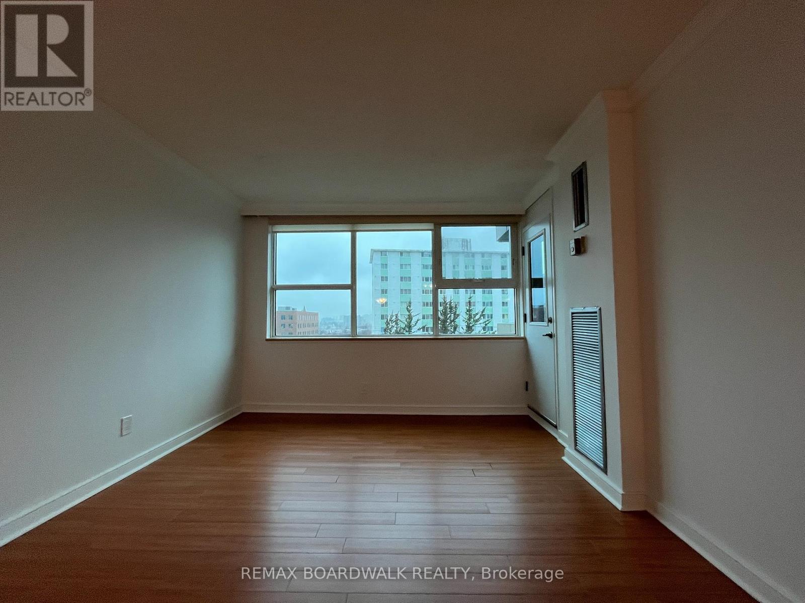 403 - 555 Brittany Drive, Ottawa, Ontario K1K 4C5 - Photo 7 - X12992848