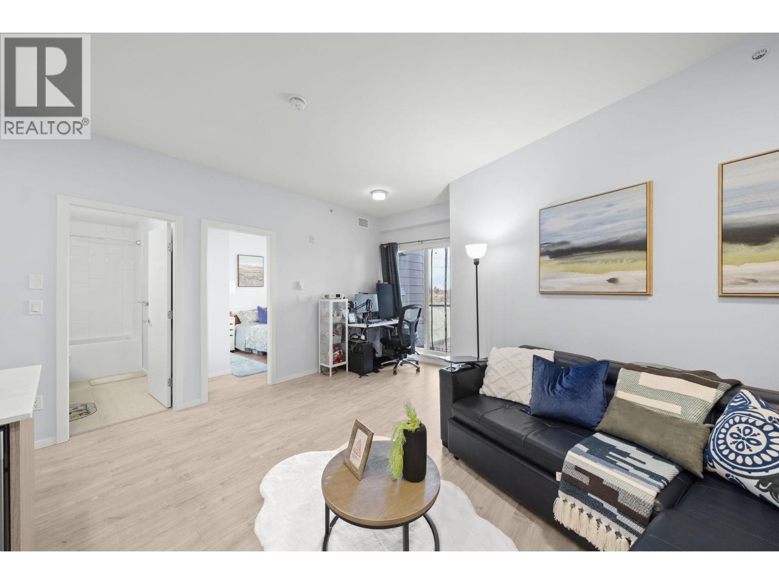 Ph18 6283 Kingsway, Burnaby, British Columbia  V5J 0H3 - Photo 3 - R3105377