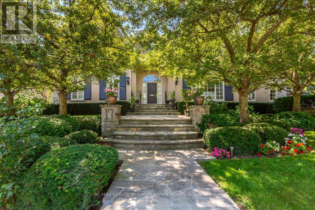 17 Bayview Ridge, Toronto, Ontario  M2L 1E3 - Photo 2 - C12992854