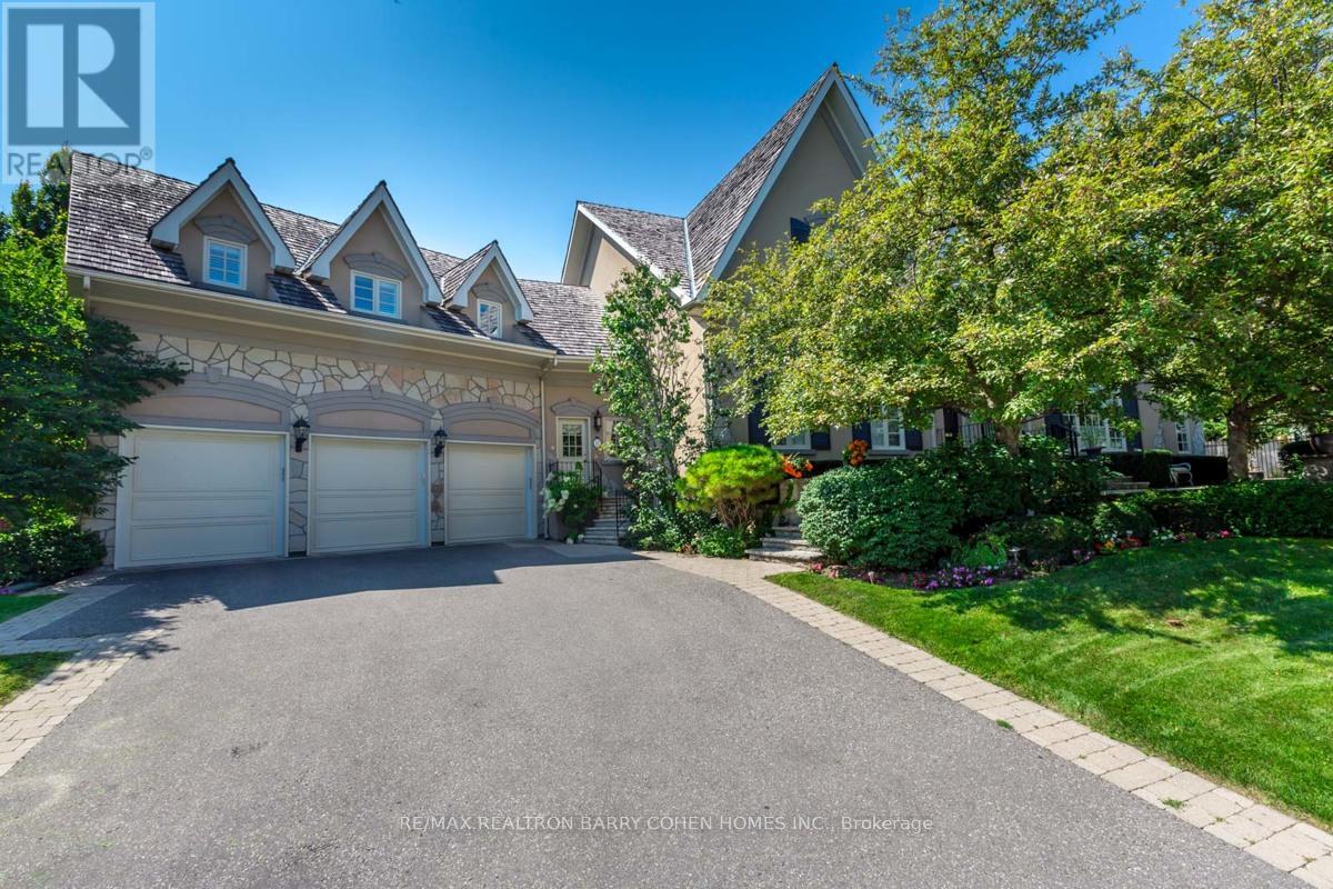 17 Bayview Ridge, Toronto, Ontario  M2L 1E3 - Photo 3 - C12992854