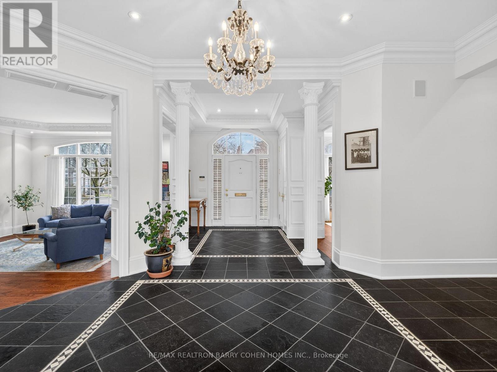 17 Bayview Ridge, Toronto, Ontario  M2L 1E3 - Photo 4 - C12992854