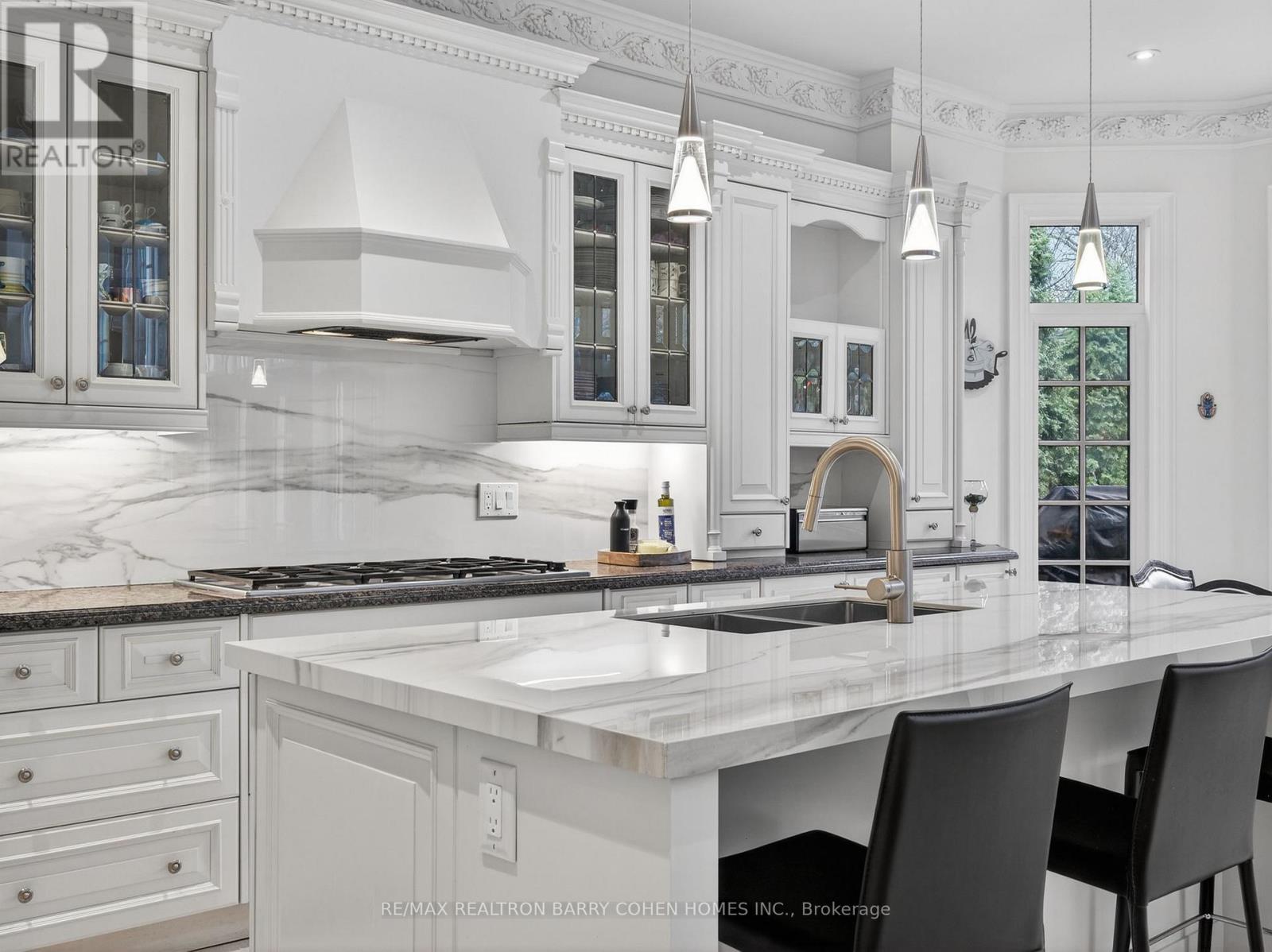 17 Bayview Ridge, Toronto, Ontario  M2L 1E3 - Photo 9 - C12992854