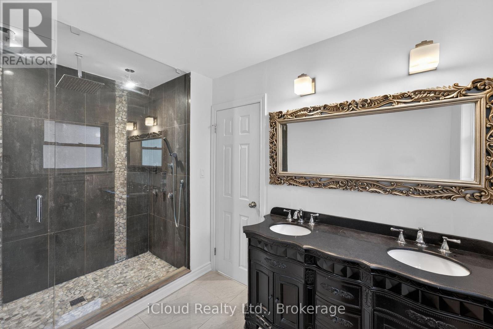 52 Montressor Drive, Toronto, Ontario  M2P 1Z2 - Photo 11 - C12992862