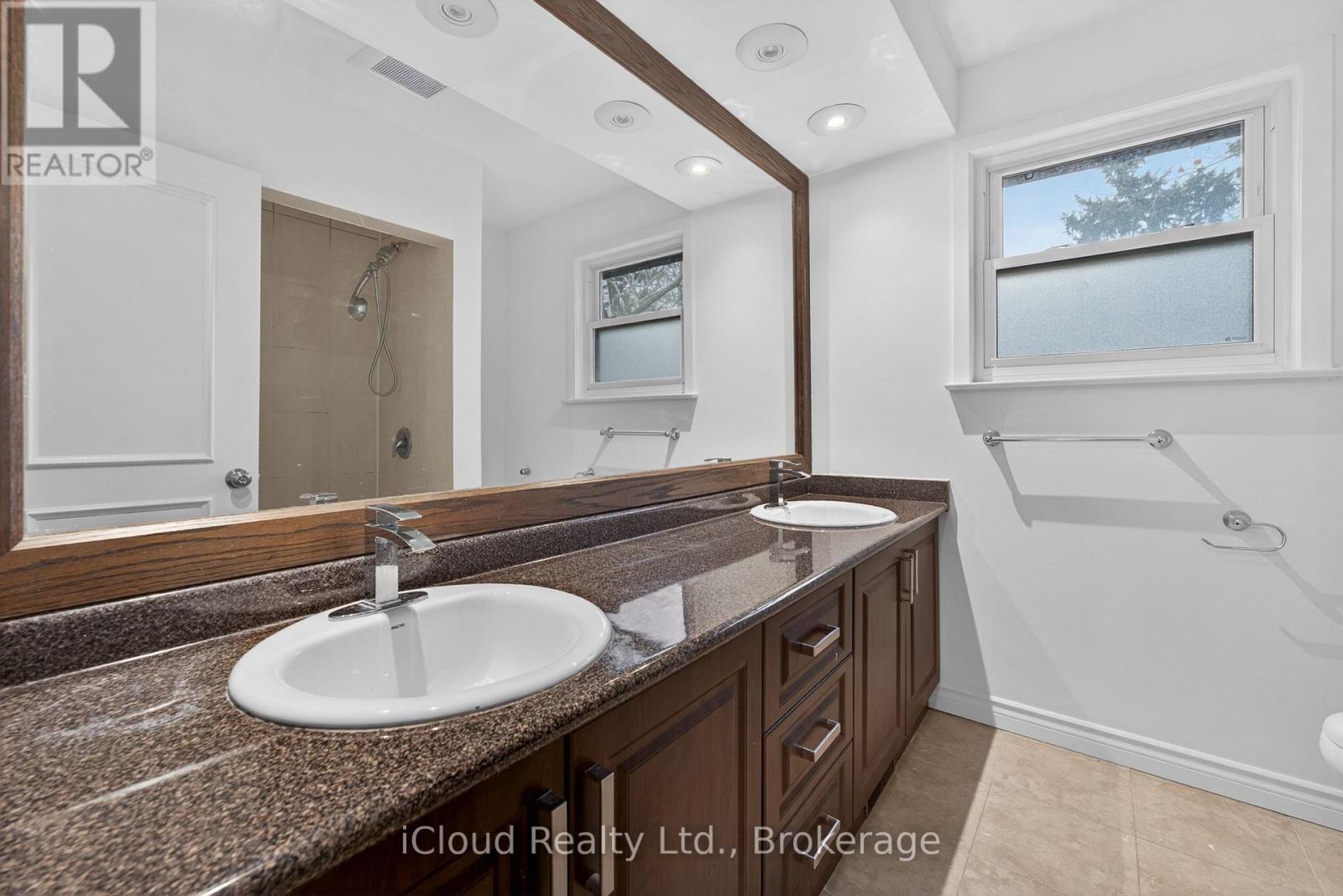 52 Montressor Drive, Toronto, Ontario  M2P 1Z2 - Photo 19 - C12992862