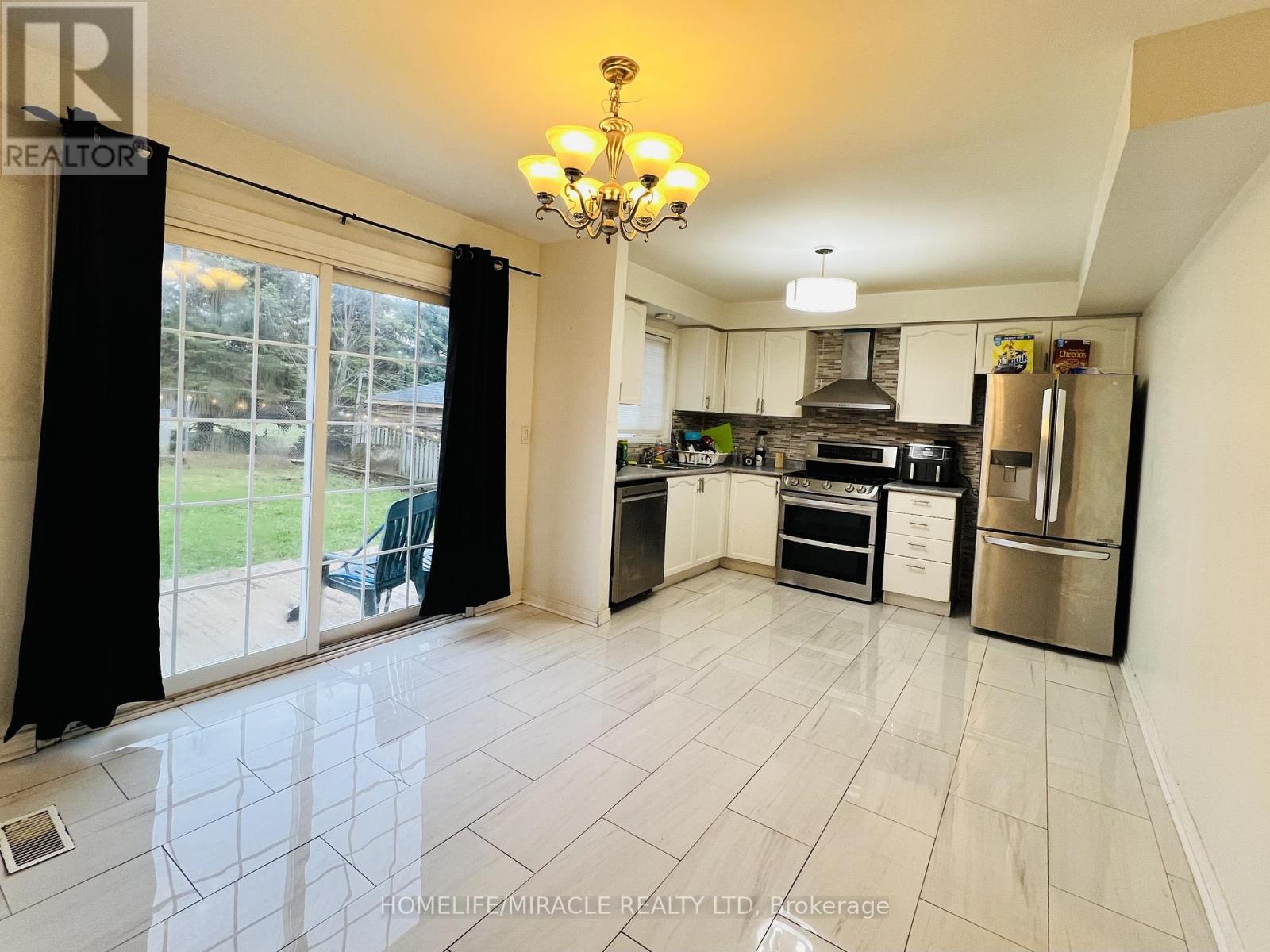 1033 Grandview Street N, Oshawa, Ontario  L1K 2S8 - Photo 3 - E12992826