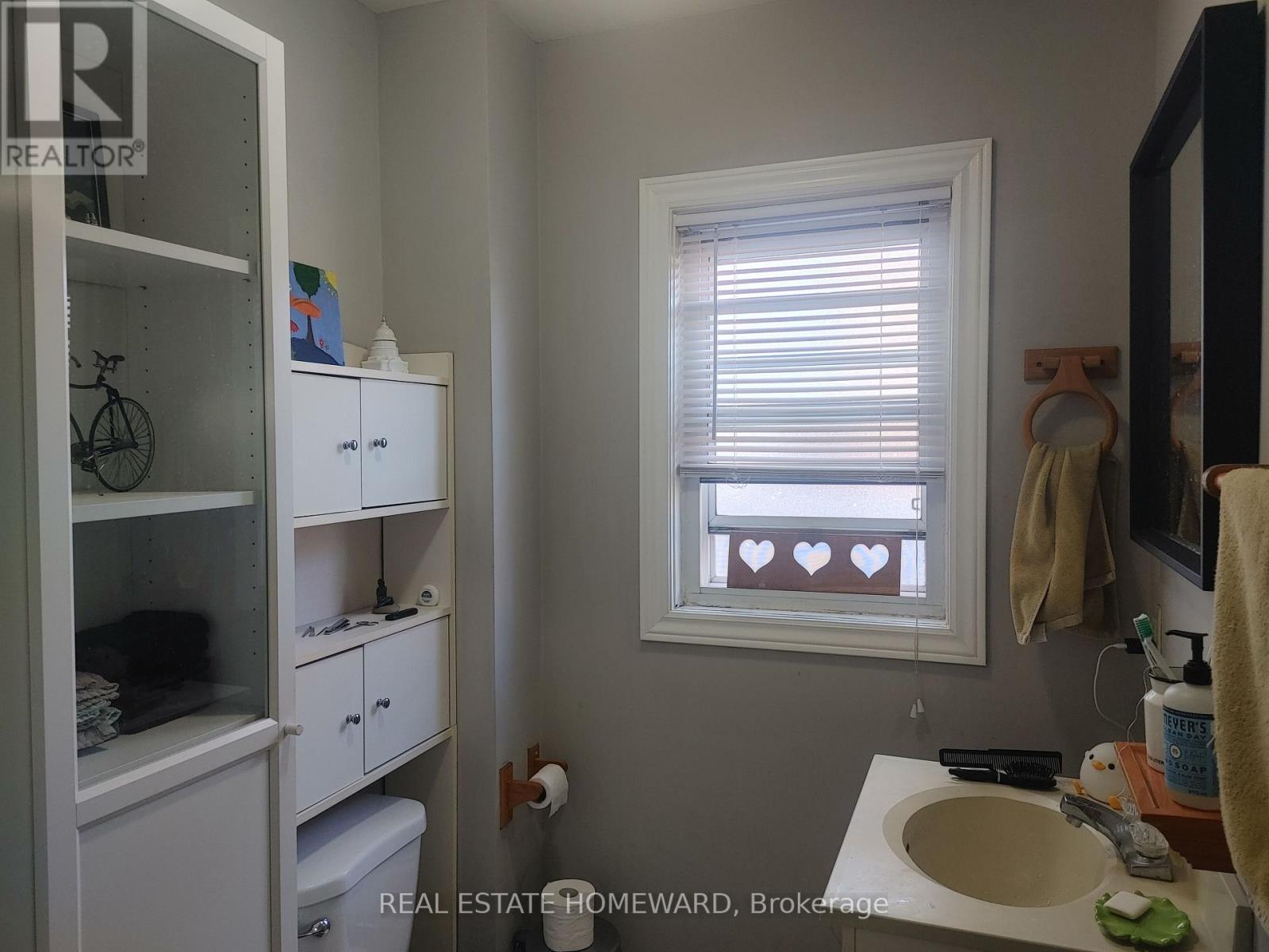 1191 Woodbine Avenue, Toronto, Ontario  M4C 4E1 - Photo 4 - E12992904