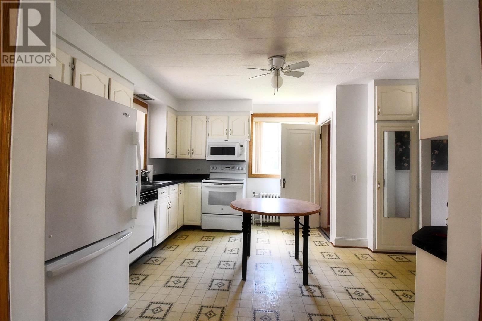 900 Prince St, Hearst, Ontario  P0L 1N0 - Photo 18 - SM260125