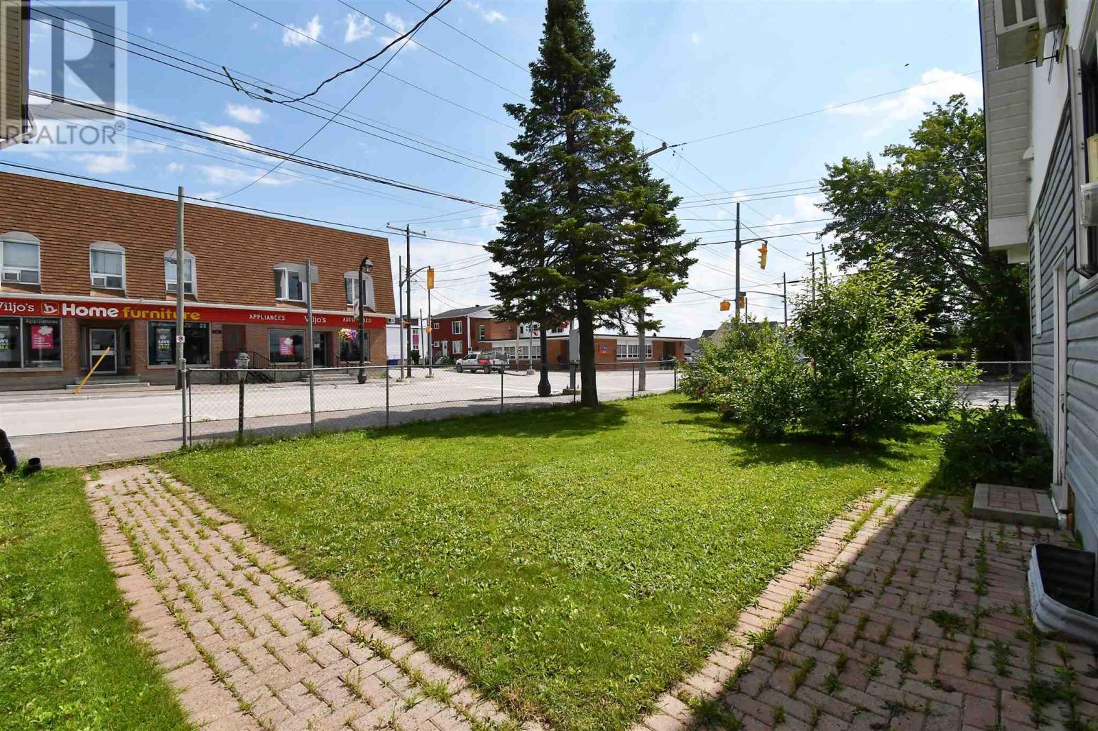 900 Prince St, Hearst, Ontario  P0L 1N0 - Photo 7 - SM260125