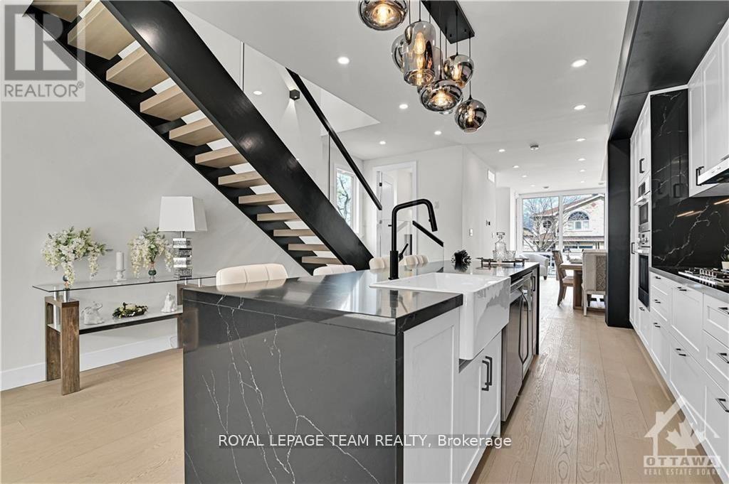 828 Alpine Avenue, Ottawa, Ontario  K2B 5R6 - Photo 7 - X12718124