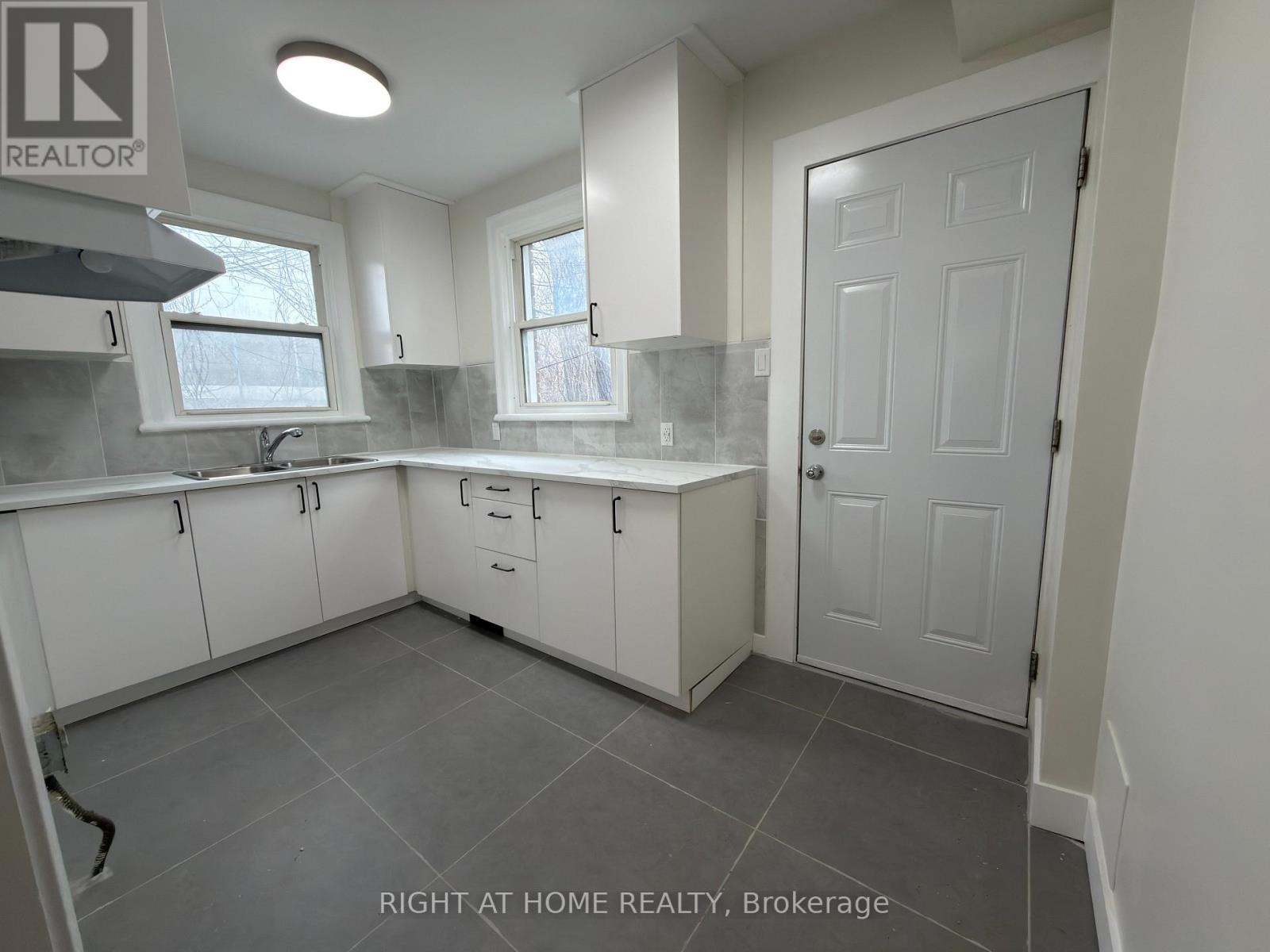 55 Glendale Avenue S, Ottawa, Ontario K1S 1W3 - Photo 4 - X12873522