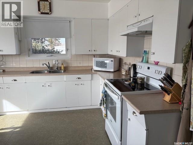 211 Throne Street, Sceptre, Saskatchewan  S0N 2H0 - Photo 2 - SK030970