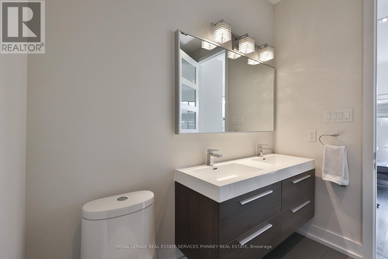 647 Montbeck Crescent, Mississauga, Ontario  L5G 1P1 - Photo 29 - W12992850