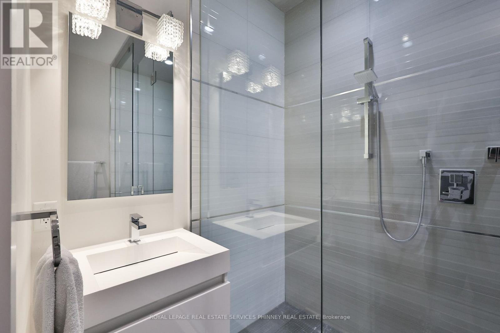 647 Montbeck Crescent, Mississauga, Ontario  L5G 1P1 - Photo 32 - W12992850