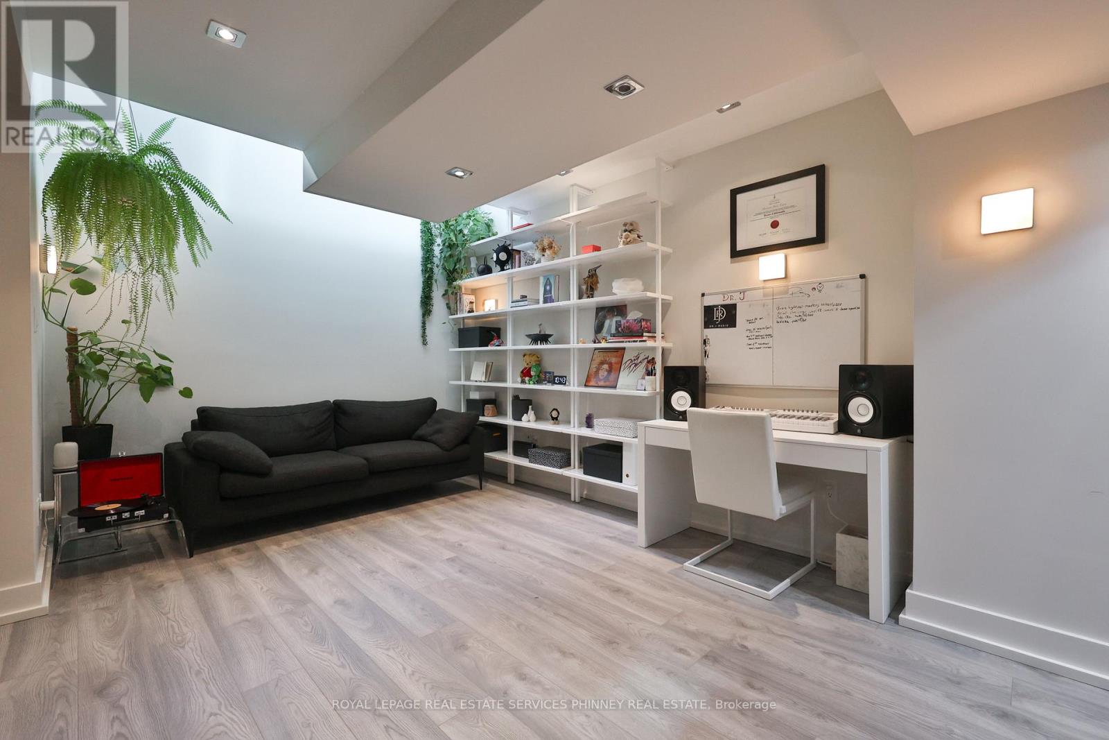 647 Montbeck Crescent, Mississauga, Ontario  L5G 1P1 - Photo 43 - W12992850