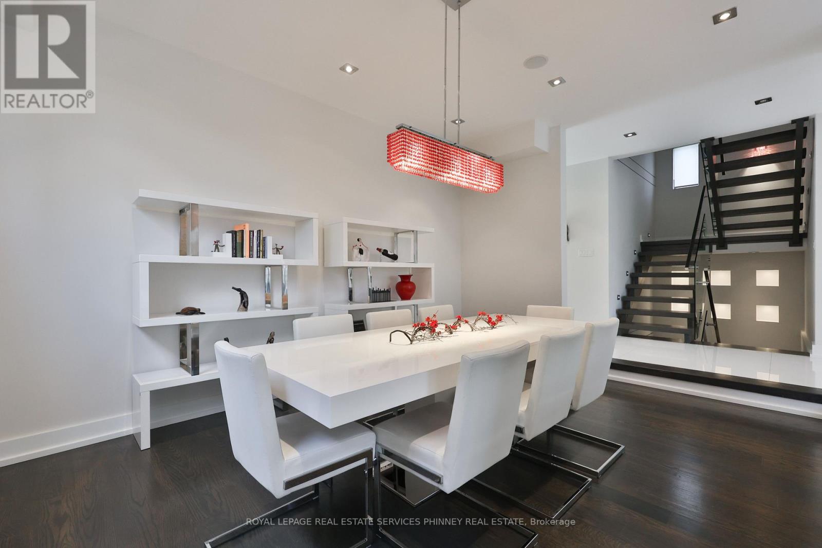 647 Montbeck Crescent, Mississauga, Ontario  L5G 1P1 - Photo 5 - W12992850