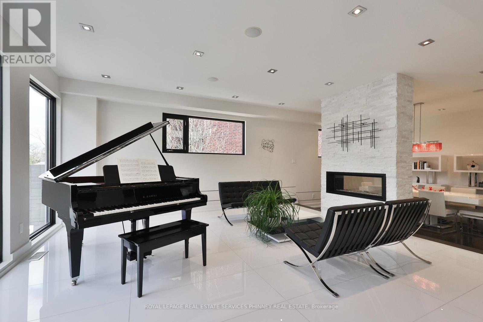 647 Montbeck Crescent, Mississauga, Ontario  L5G 1P1 - Photo 8 - W12992850