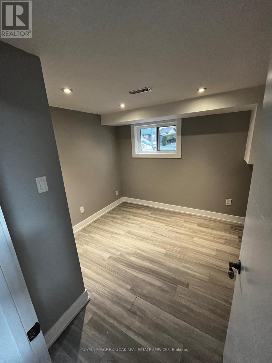 B - 3140 Michael Crescent, Burlington, Ontario  L7M 1V4 - Photo 6 - W12992858