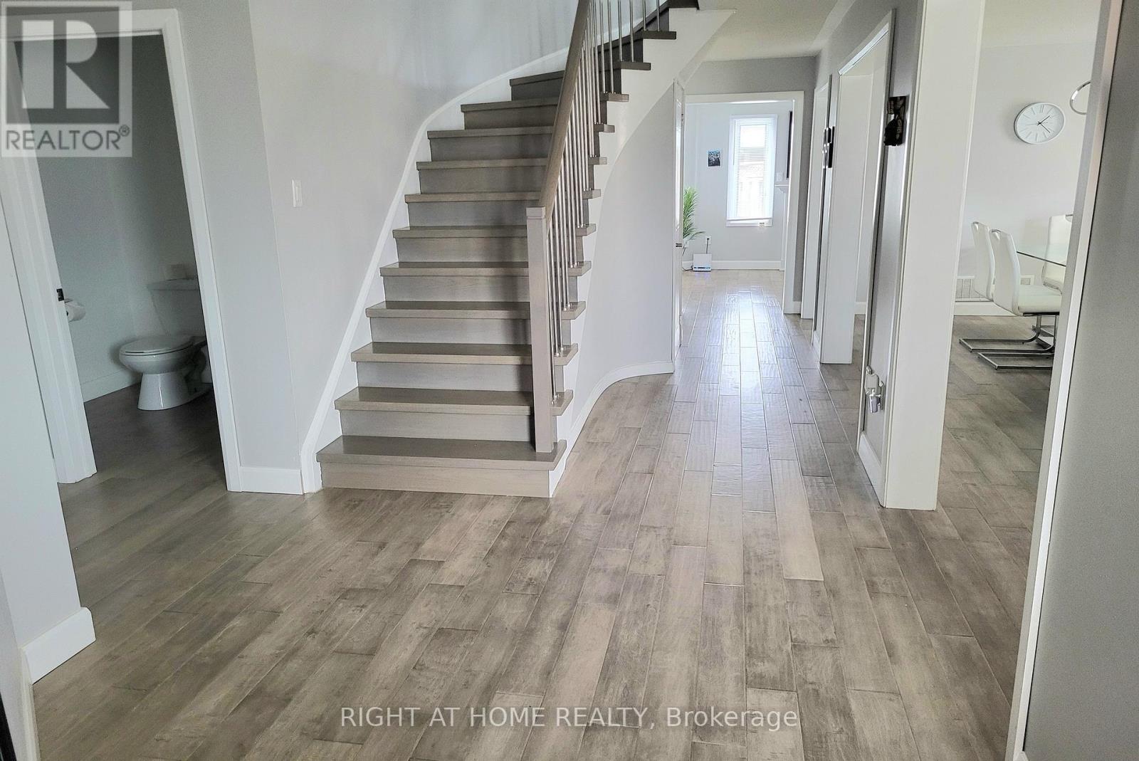 1040 Beaver Valley Crescent, Oshawa, Ontario  L1J 8N2 - Photo 4 - E12991330