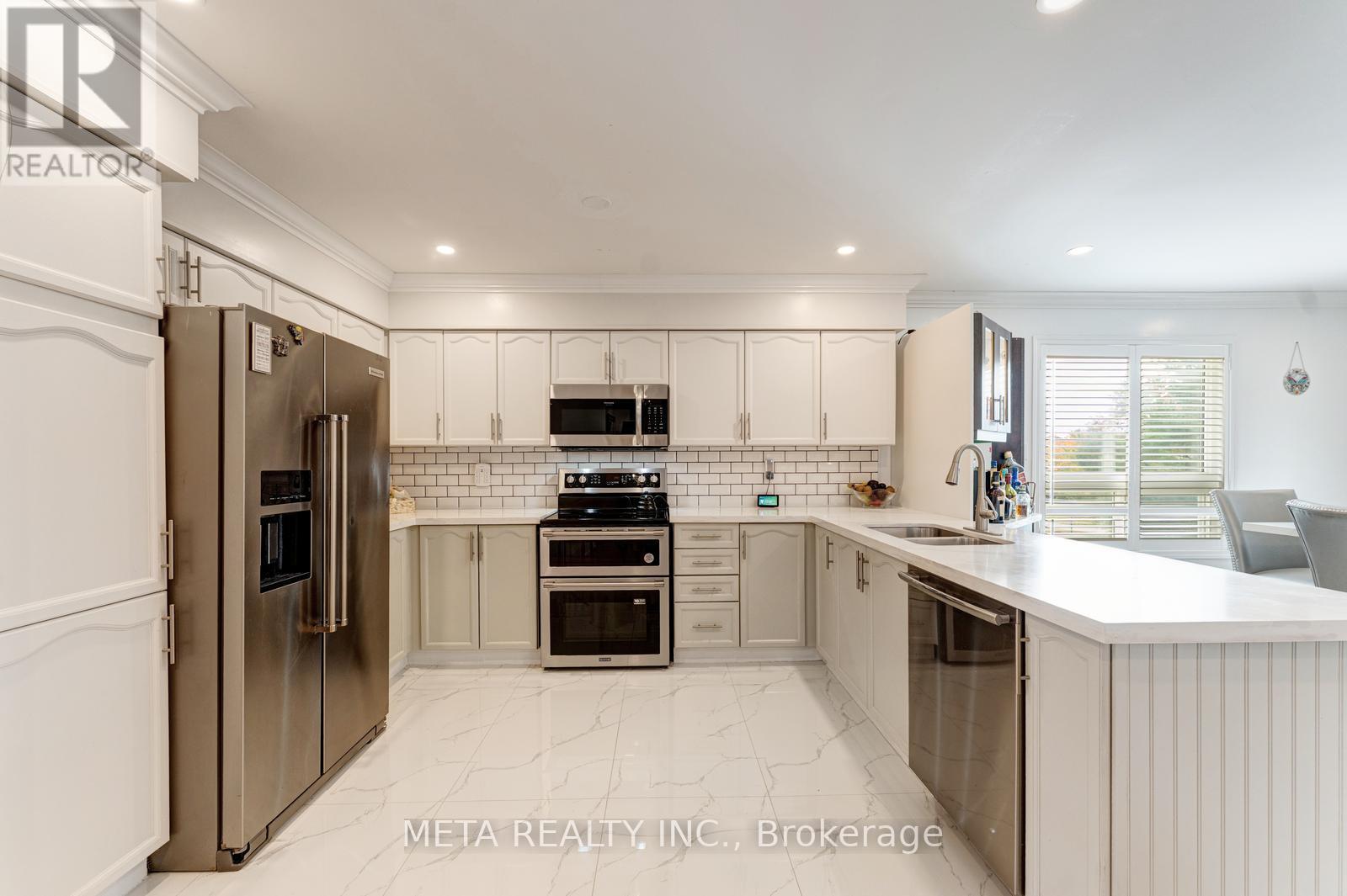 49 Red Pine Crescent, Wasaga Beach, Ontario  L9Z 3B2 - Photo 10 - S12863590