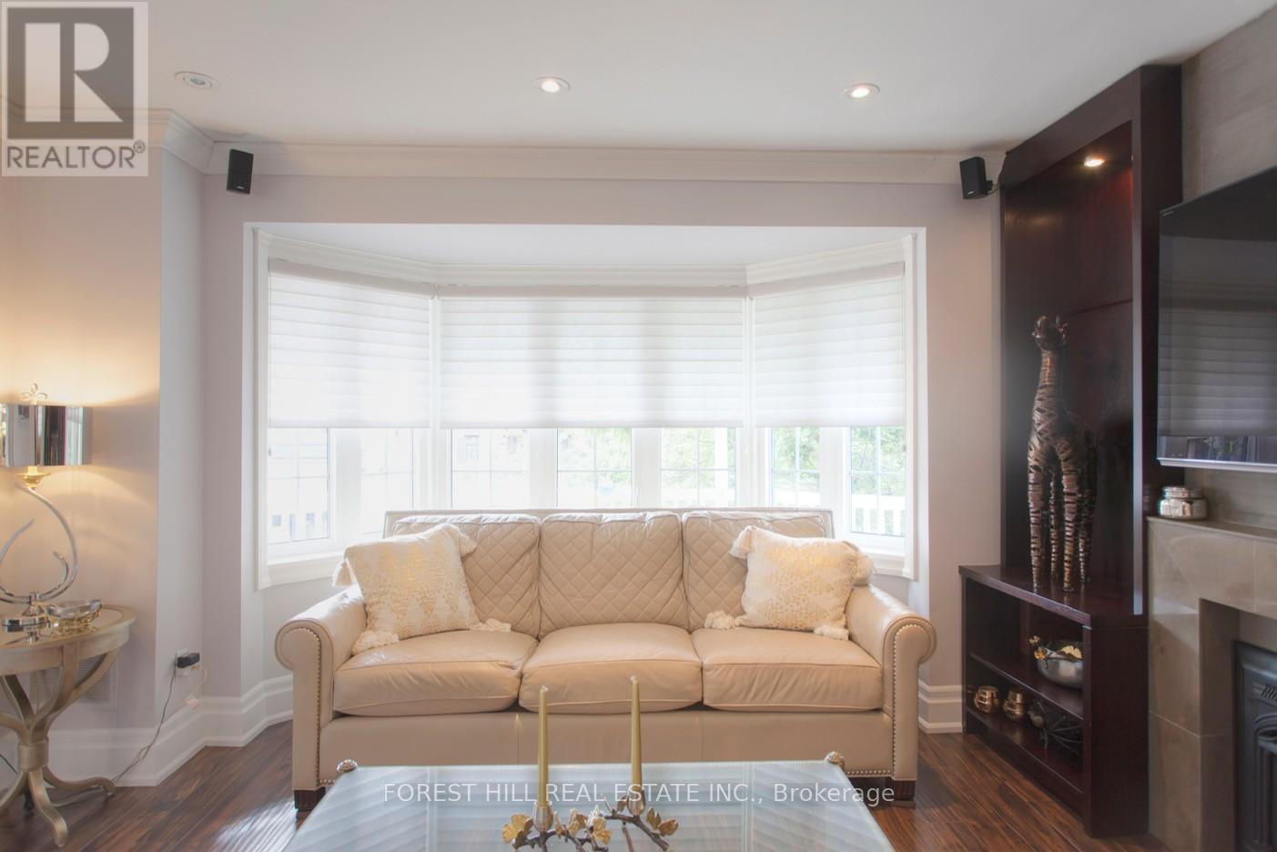 136 Hollywood Avenue, Toronto, Ontario M2N 3K3 - Photo 4 - C12970366